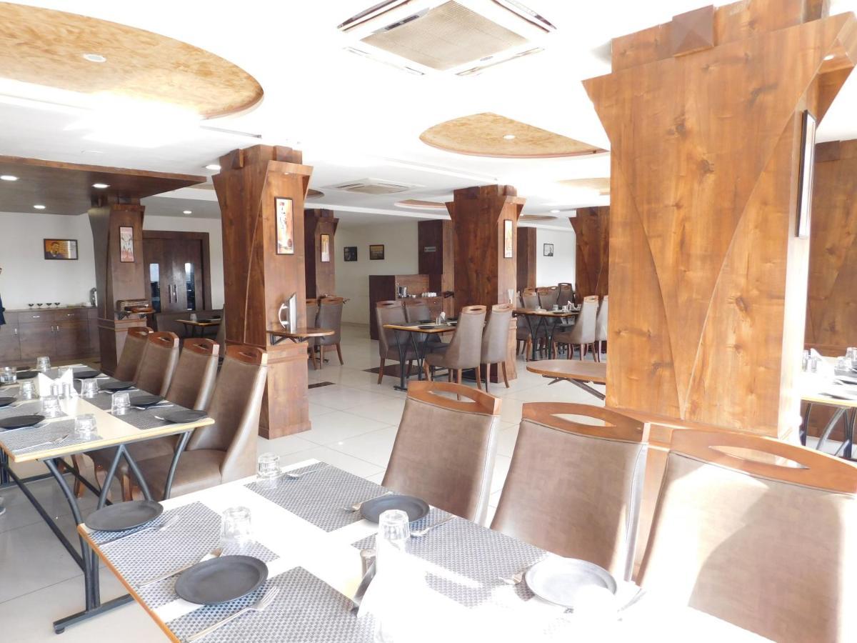 Hotel Shiva Club And Resort Mundra Екстериор снимка